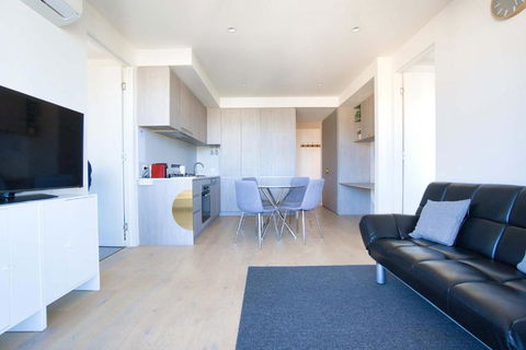 Rundle Retreat - 2BR Apartment With Stunning Views - eAccommodation 3
