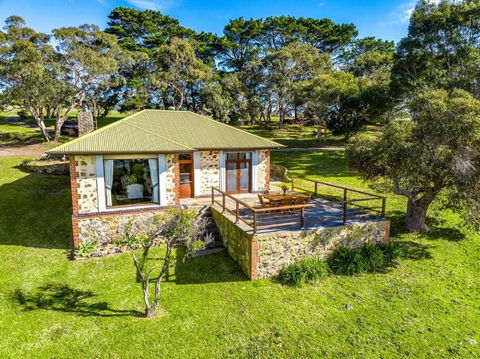 Rustic Cottage - eAccommodation 0