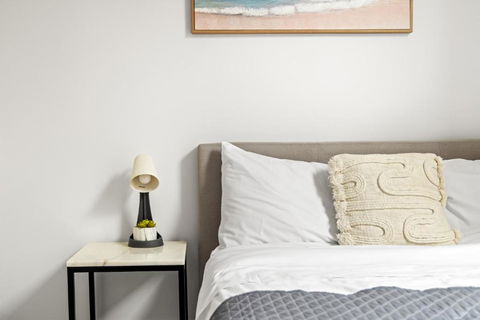 Rustic Double Room - Central Location In Kensington - Shared Bathroom - eAccommodation 1