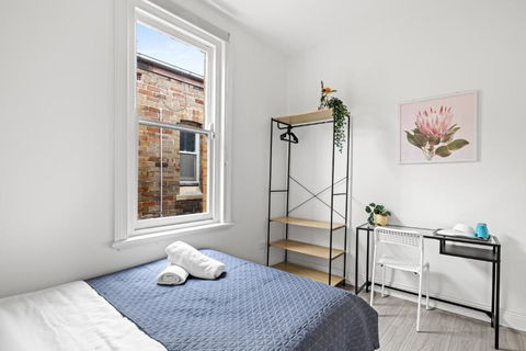 Rustic Double Room - Central Location In Kensington - Shared Bathroom - eAccommodation 2