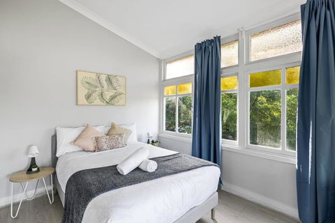 Rustic Grand Double Room - Centrally Located - eAccommodation 1