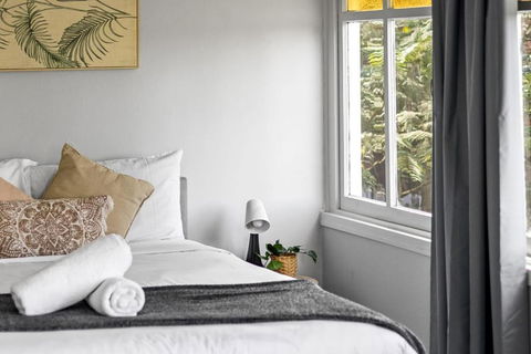 Rustic Grand Double Room - Centrally Located - eAccommodation 2