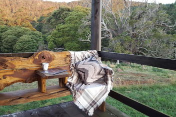 Rustic Hut Bush Retreat with eAccommodation