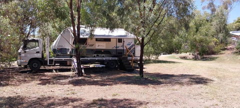 RV Caravan In Rural Setting On Edge Of Town Close To AgQuip - eAccommodation 0