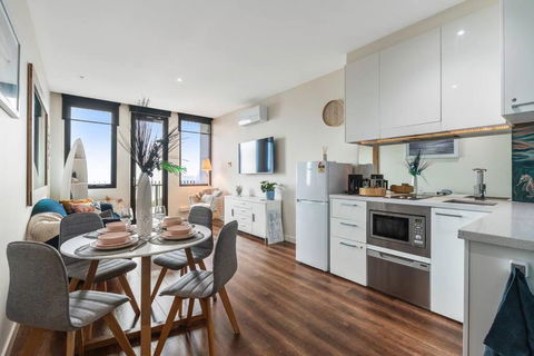 Sails By The Bay - Ocean Views - Wi-Fi - Netflix - eAccommodation 1