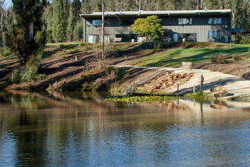 Saladin Lodge with eAccommodation