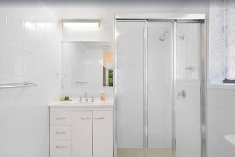 Salerno - Hosted By Burleigh Letting - eAccommodation 3