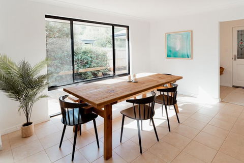 Salhus - Sleep In King Beds & Easy Walk To Town - eAccommodation 2