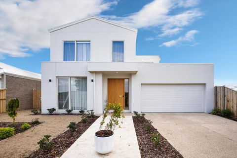 Saltwater Lux, 4 Bdrm, 3 Bath, Golf, Weddings, Beaches, Adventure Park - eAccommodation 2