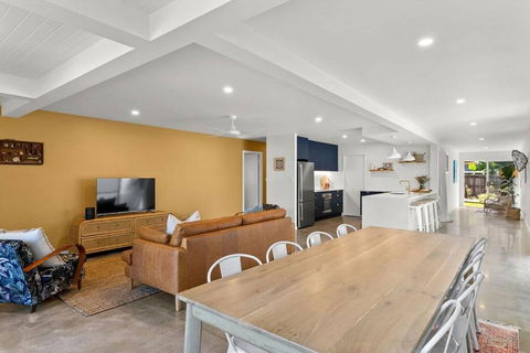 Salty Crab Bungalow - eAccommodation 2