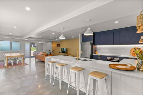 Salty Crab Bungalow - eAccommodation 0