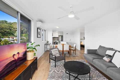 Salty Sea Breeze Apartment 500m To Waters Edge - eAccommodation 0