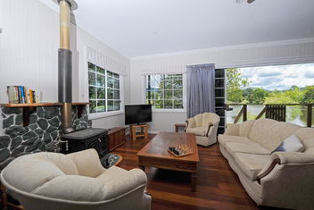 Samford Lakes with eAccommodation