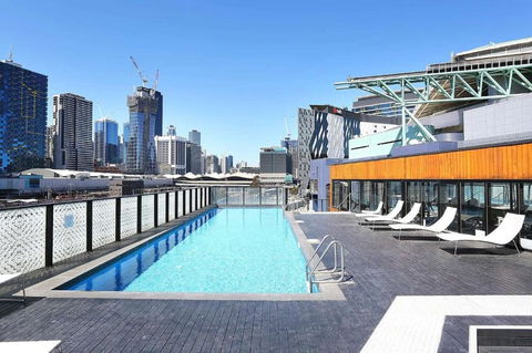 Rooftop Pool Stunning Apt At Marvel Stadium With Free Parking - eAccommodation 2