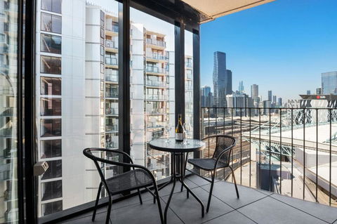 Rooftop Pool Stunning Apt At Marvel Stadium With Free Parking - eAccommodation 3