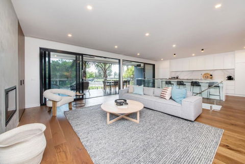 Sandringham Sunshine Escape - eAccommodation 0