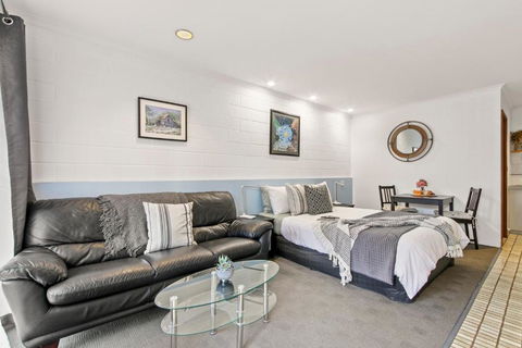 Sandbar Motel - eAccommodation 0