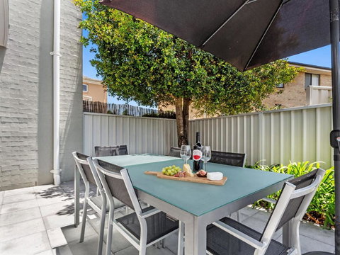 Sandcastles 7 8 Ala Moana Way - eAccommodation 1