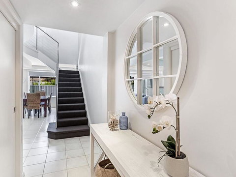 Sandcastles 7 8 Ala Moana Way - eAccommodation 2