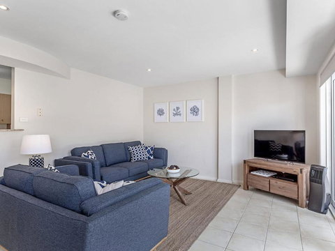 Sandcastles 7 8 Ala Moana Way - eAccommodation 3