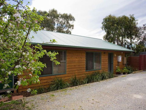 Sandhurst Escape 2 17 - eAccommodation 0