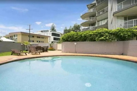 Sandown - Hosted By Burleigh Letting - eAccommodation 0