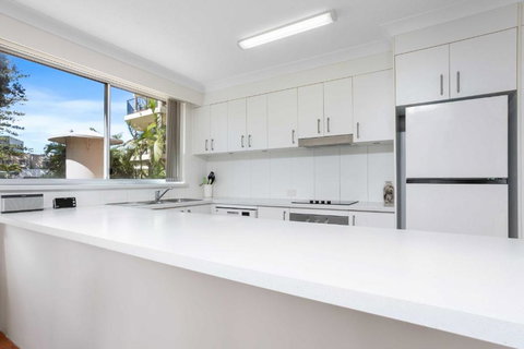 Sandown - Hosted By Burleigh Letting - eAccommodation 3
