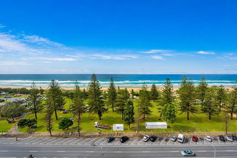 Sandpiper Broadbeach - eAccommodation 0