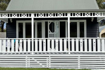 Sandpiper - Charming Beach Villa with eAccommodation