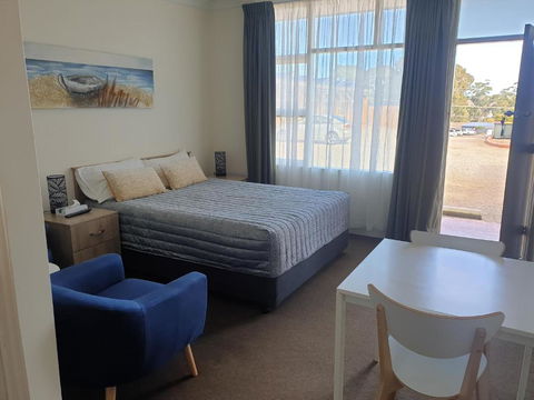 Sandpiper Motel Ulladulla - eAccommodation 0
