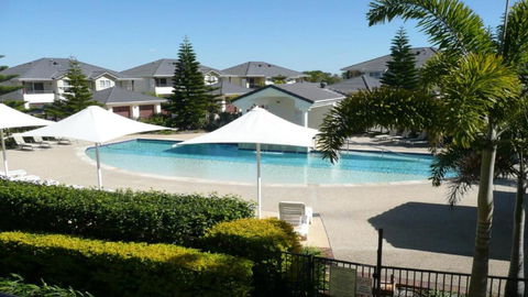 Sands 16, 20 - 22 Pacific Parade - eAccommodation 1
