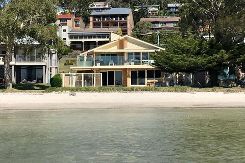 Sandy Beach House Corlette Unit 1 Waterfront WI-FI Aircon - eAccommodation 0