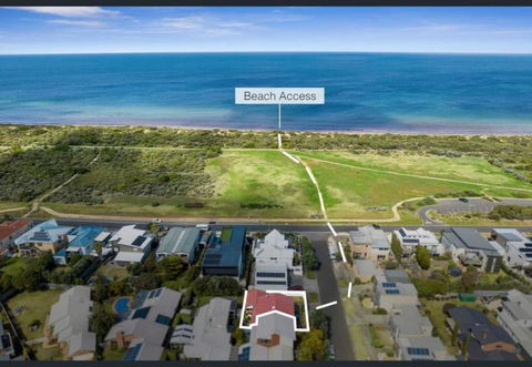 Sandy Bliss Walk To The Beach - eAccommodation 1