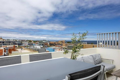 Sandy@Village - Newly Renovated + Bay Views - eAccommodation 1