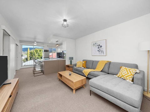 Sandy Bay Apartment With Hobart River View, Near UTAS - Stroll To Cafes And Shops - eAccommodation 0
