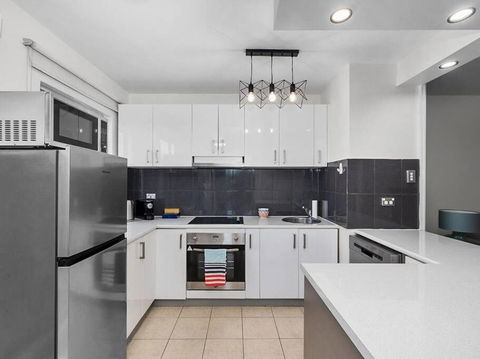 Sandy Bay Apartment With Hobart River View, Near UTAS - Stroll To Cafes And Shops - eAccommodation 3