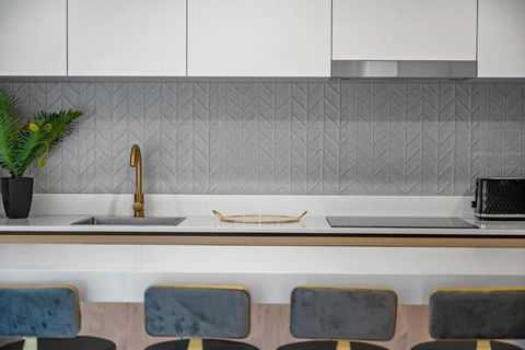 Sky Luxury Inc With Pool Gym Wifi - eAccommodation 3