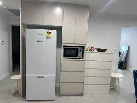 Spacious But Cosy And Affordable Place For Single Or Double Travellers And Shared Common Space - eAccommodation 3