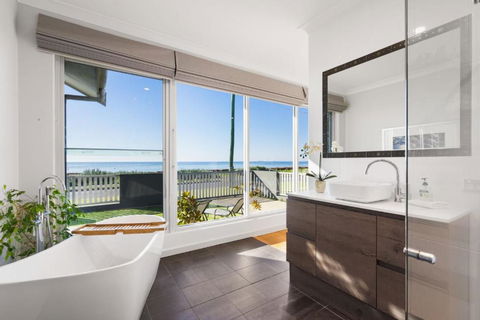 THE DECK HOUSE - Beautiful Busselton Beachfront - eAccommodation 3