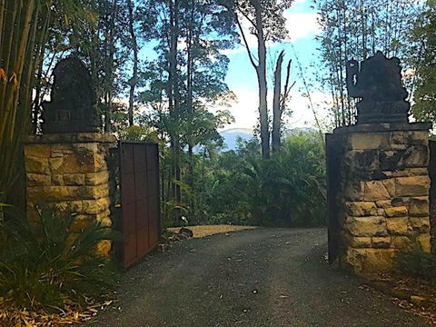 THE GOLDEN RETREAT POOL HOUSE - eAccommodation 1