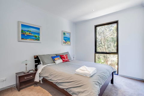 Beautiful Beachfront Apartment At Capel Sound - eAccommodation 3