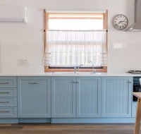 Bird In Hand Cottage Port Noarlunga - eAccommodation