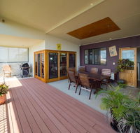 Blue Water Retreat - Upstairs - eAccommodation