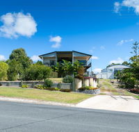 Blue Water Retreat - Upstairs  Downstairs - eAccommodation