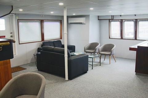 Boatel Cairns - eAccommodation 3