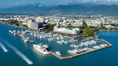 Boatel Cairns - eAccommodation 0