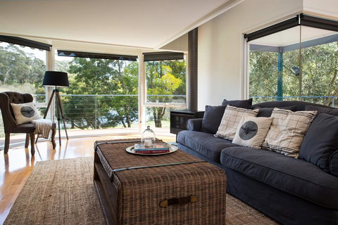 Boatshed Villa Green Door - eAccommodation 2