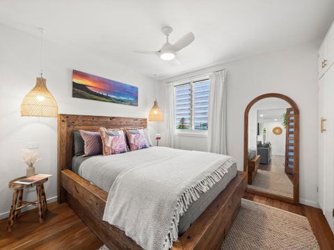 THE PENTHOUSE - Spectacular Views Of The Bay, And The Ocean! Only 150m To Shaws Bay - eAccommodation 3