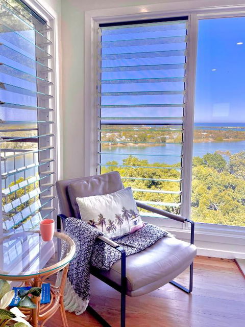 THE PENTHOUSE - Spectacular Views Of The Bay, And The Ocean! Only 150m To Shaws Bay - eAccommodation 1