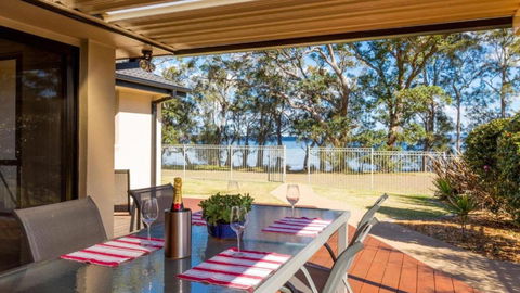 Waterfront, Wheelchair Accessible - Get 3 Nights For The Price Of 2 - eAccommodation 0